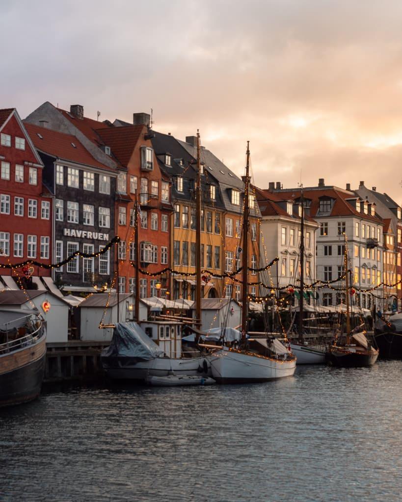 Christmas market in Nyhavn seen from opposite the canal