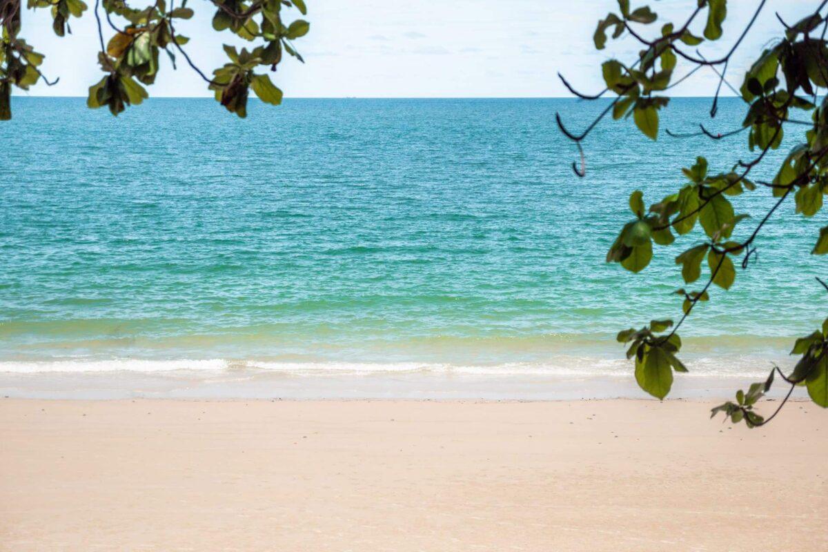 Reseguide till Koh Samet: 11 bästa stränder och sevärdheter