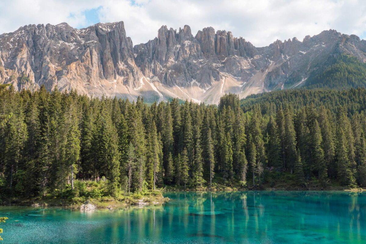 Lago di Carezza reseguide: Så tar du dig till den alpina sjön i Sydtyrolen (Karersee)