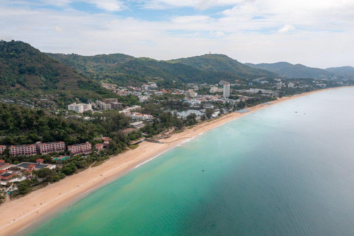 Var ska man bo på Phuket? De bästa stränderna, områdena och hotellen