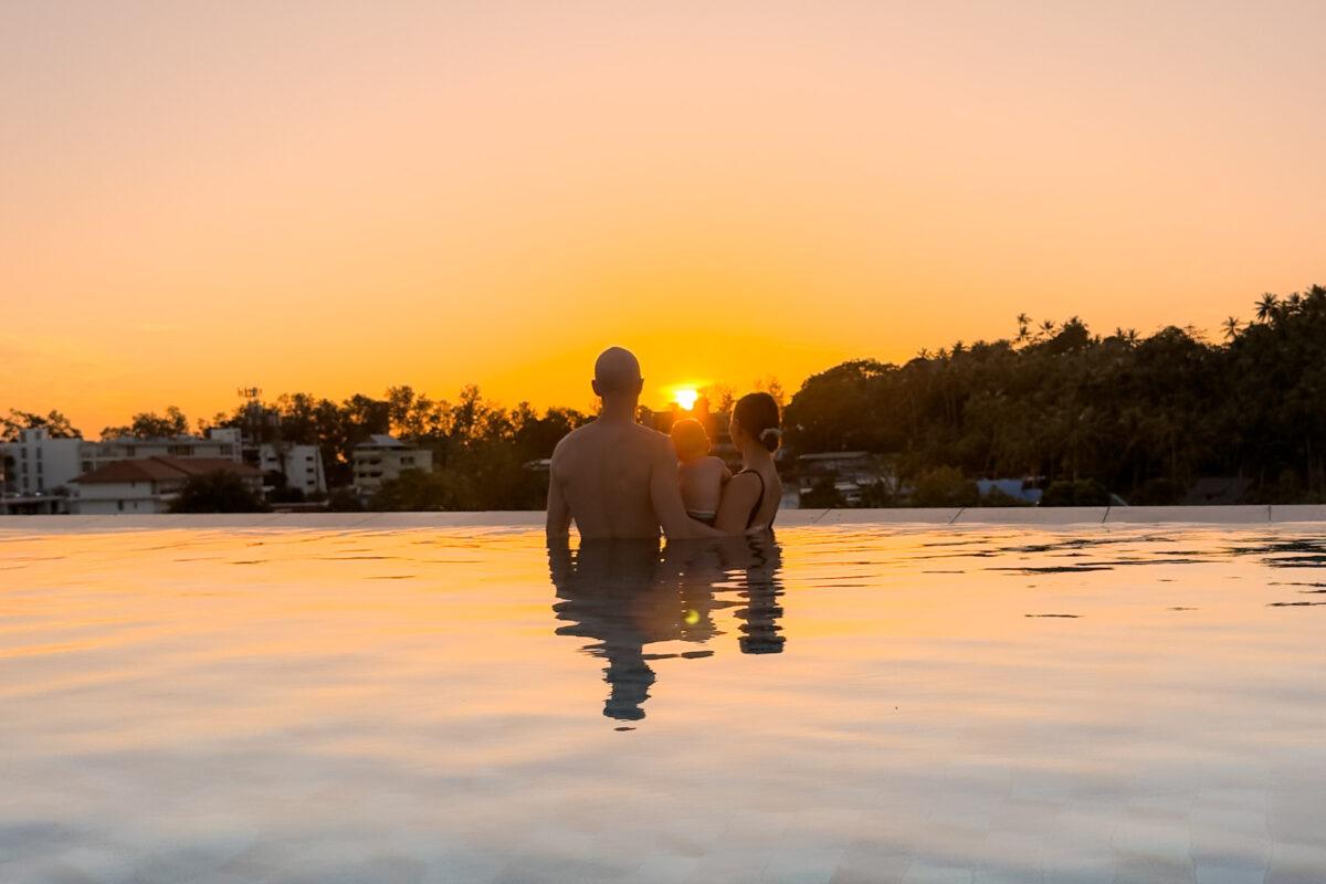 Phuket med barn: De bästa stränderna och barnvänliga sevärdheterna