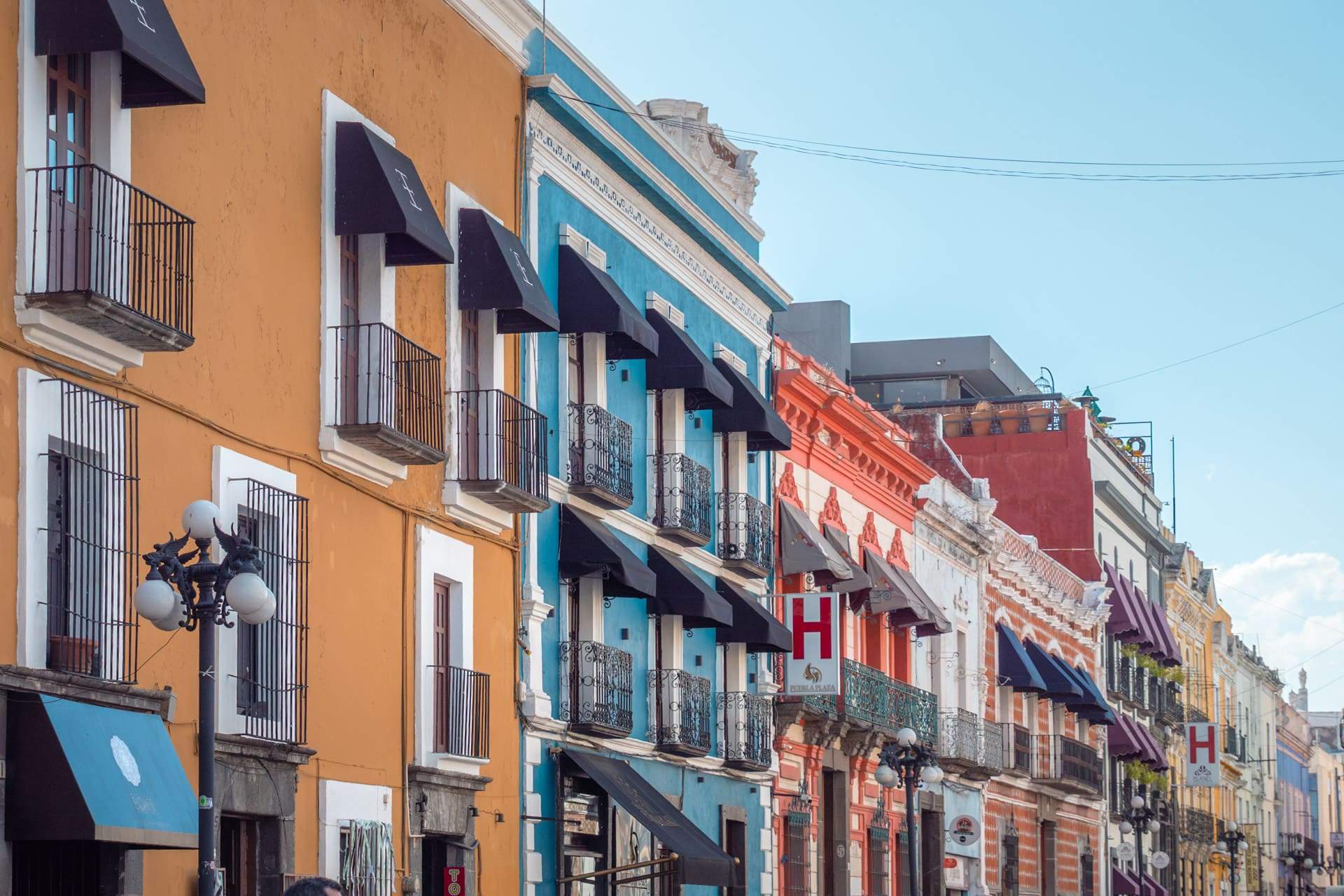 Street with colonial houses in Puebla's centro histórico